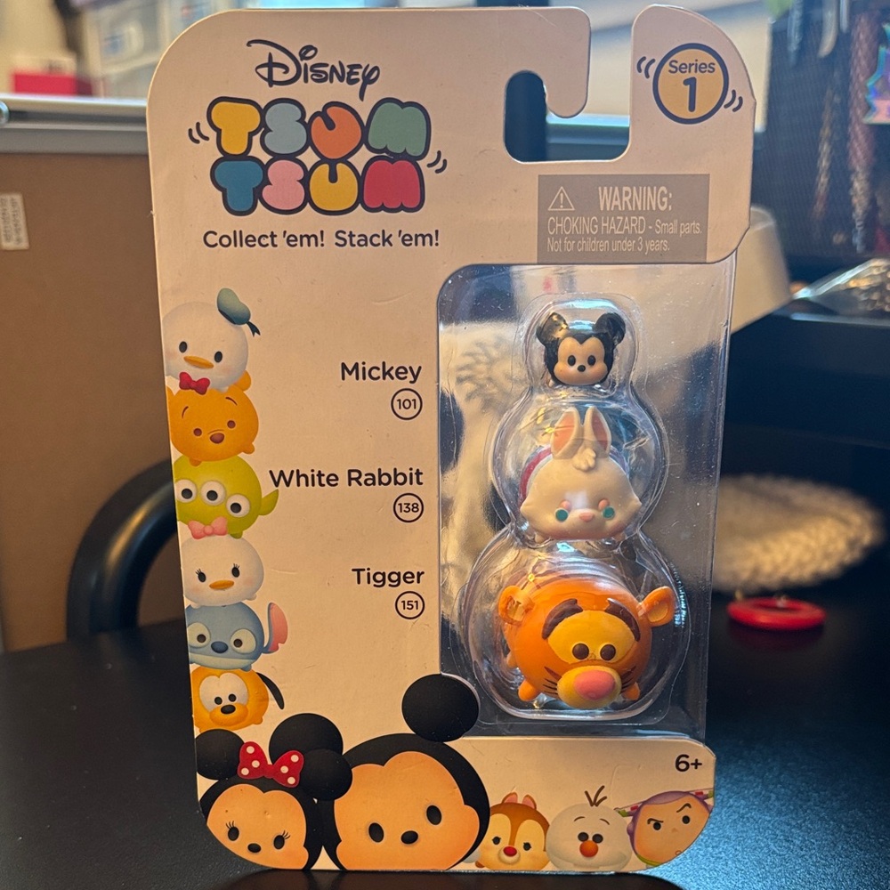 Disney Tsum Tsum Stackable Figure Pack - Orange, White, Black, Pink, Blue